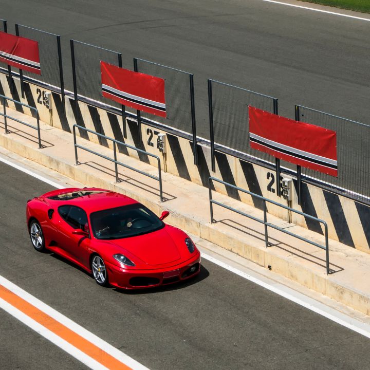 Tour en Ferrari por el circuito de Yas Marina