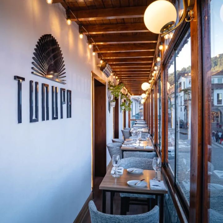 Cena despedida en Restaurante Tunupa en Cusco